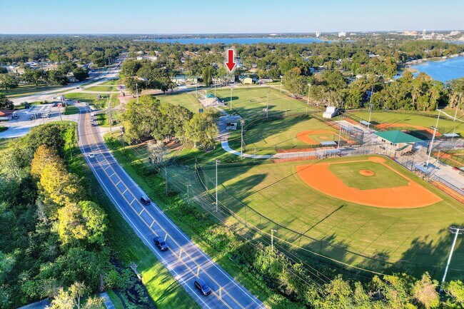 Building Photo - Two-Bedroom Townhouse near Park