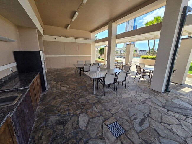 Building Photo - Immaculate Contemporary Living in Kaka‘ako- 2 bedroom, 2 bathroom, 2 covered parking stall, and I...