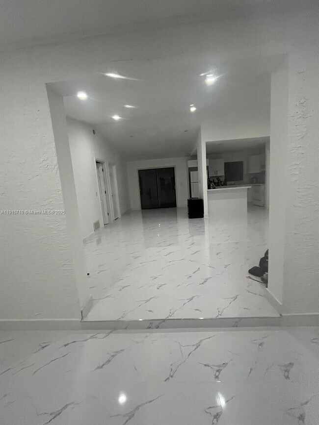 Building Photo - 2138 Amstead St