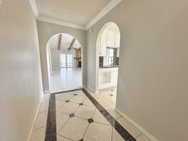 Building Photo - "Charming 2-Bed, 2-Bath Oasis in Vibrant T...