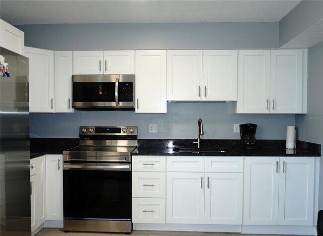 Building Photo - 4338 Tahitian Gardens Cir
