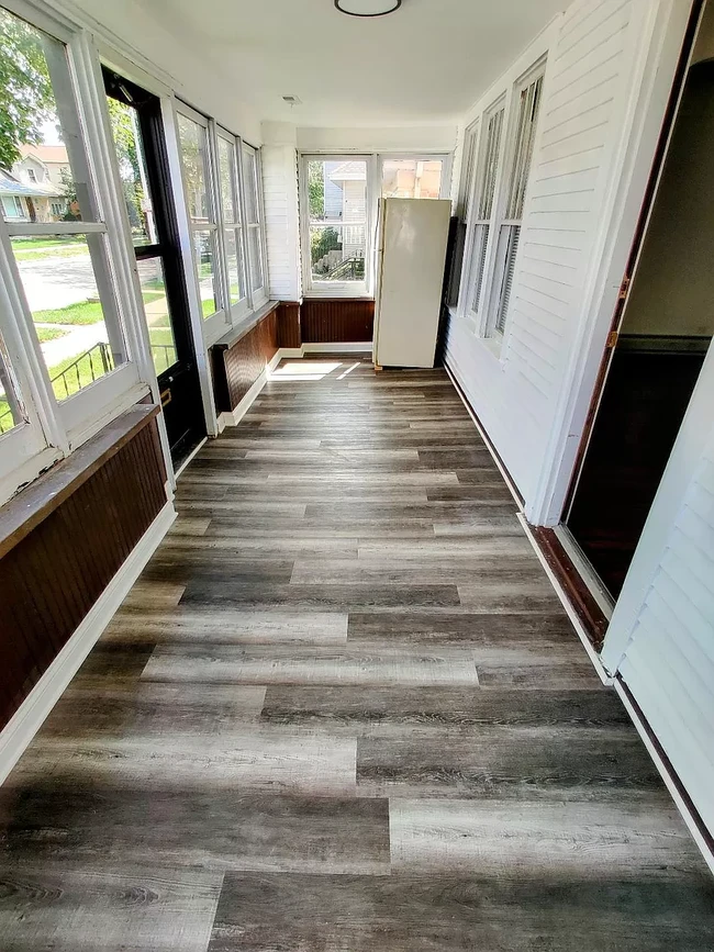 front/mudroom - 5524 N Mont Clare Ave