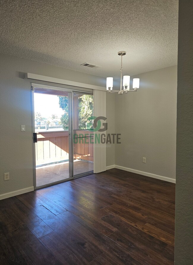 Building Photo - 495 Cherry Ln