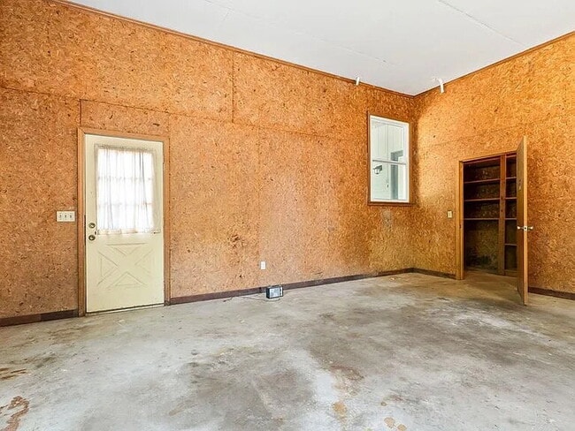 Building Photo - 1409 Robert Ln