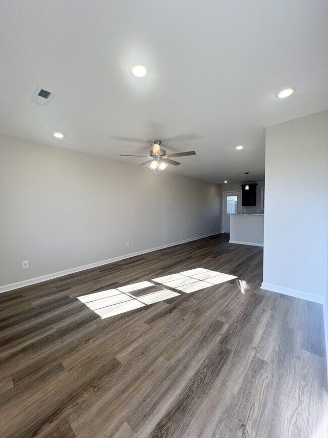 Building Photo - 1130 Pembroke Oak Grove Rd