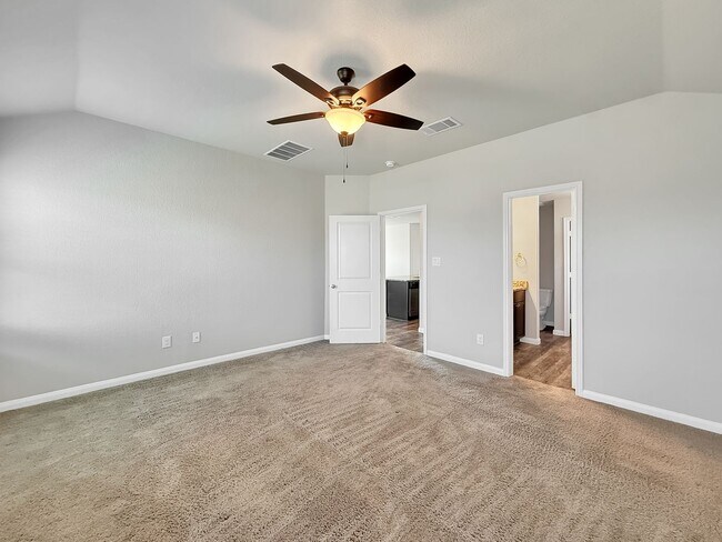 Building Photo - 401 Utica Way