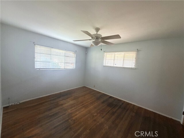 Building Photo - 323 E Holly St