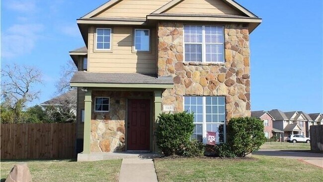 Building Photo - 131 Roucourt Loop