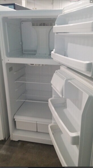 clean Fridge - 1117 5th Ave