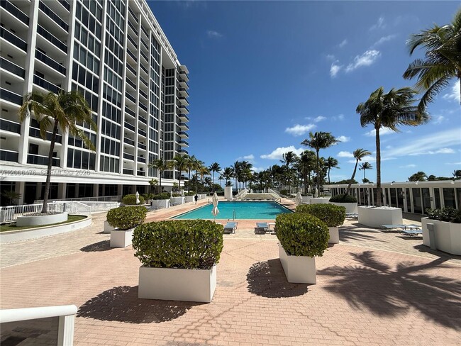 Building Photo - 10275 Collins Ave