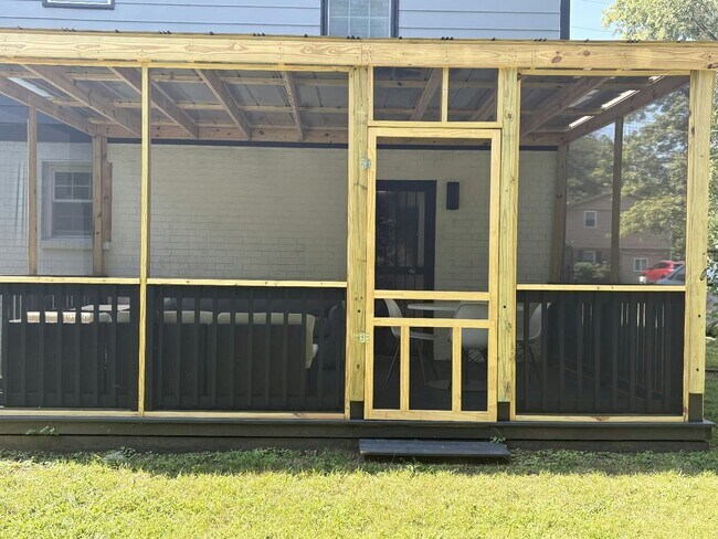 Building Photo - 4880 Barclay Square Dr