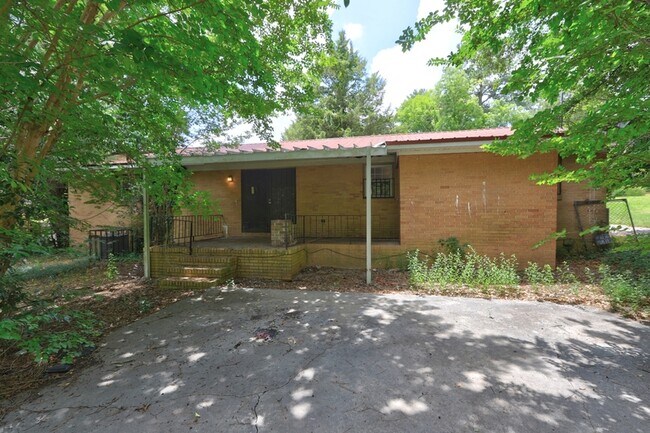 Primary Photo - 2511 Derrell Dr