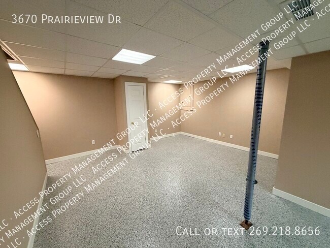 Building Photo - 3670 Prairieview Dr