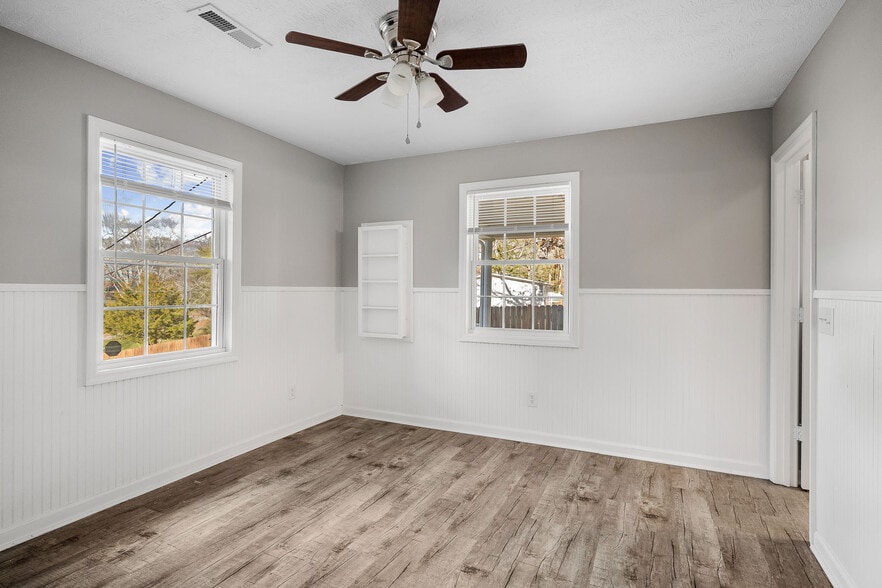 Building Photo - 2143 Wildwood Rd