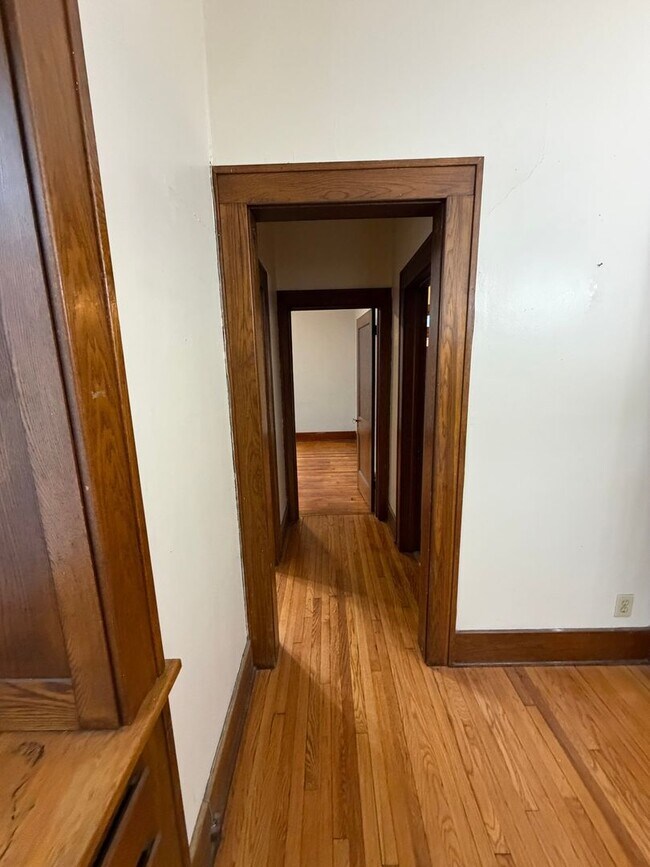 Building Photo - 316 N Sycamore St