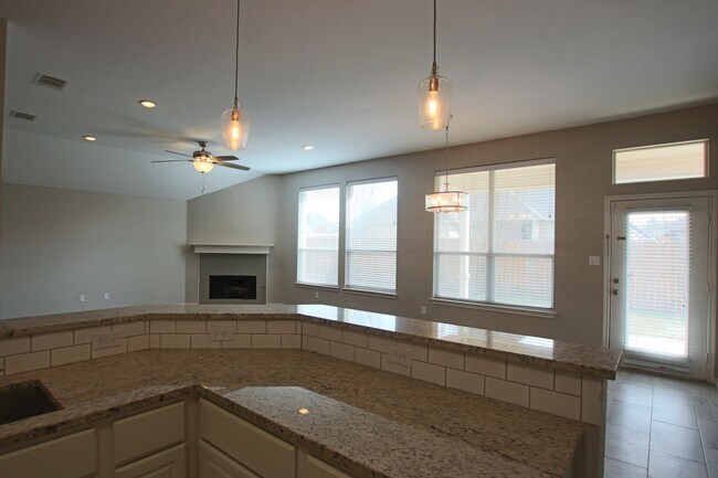Building Photo - Stunning 3 bed 2 bath in Whitehouse ISD!