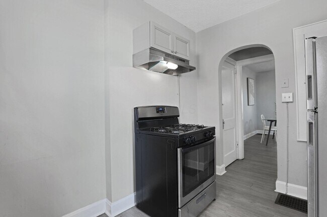 Building Photo - 1125 Wilson Ave