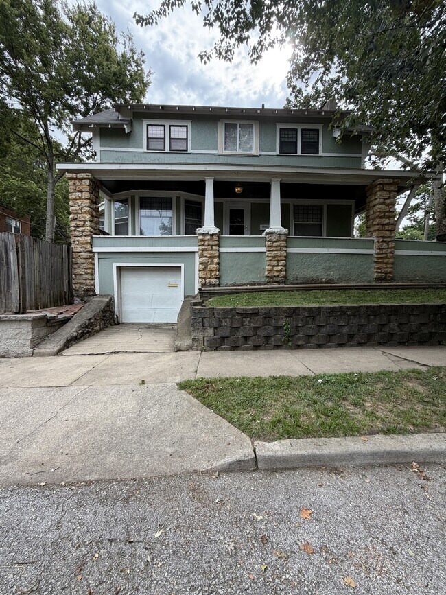 Building Photo - 800 E 41st St
