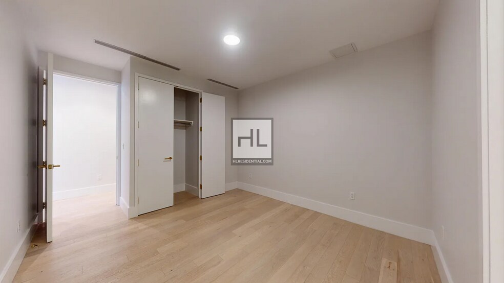 Building Photo - Beautiful 4 Bedroom 3 Bath Apartment In So...