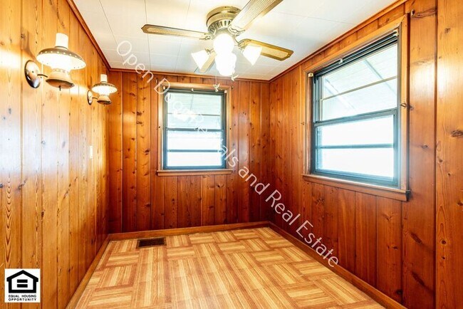 Building Photo - 811 Goshen Ave