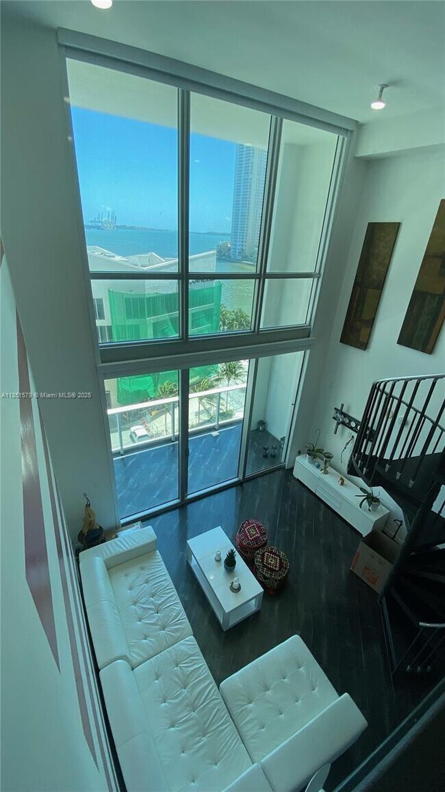 Building Photo - 300 S Biscayne Blvd
