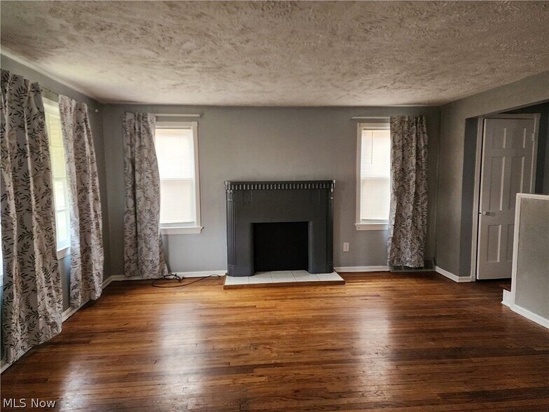 Building Photo - 5435 Beechwood Ave