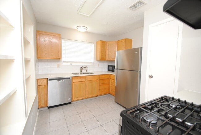 Building Photo - 3121 Trembling Creek Cir