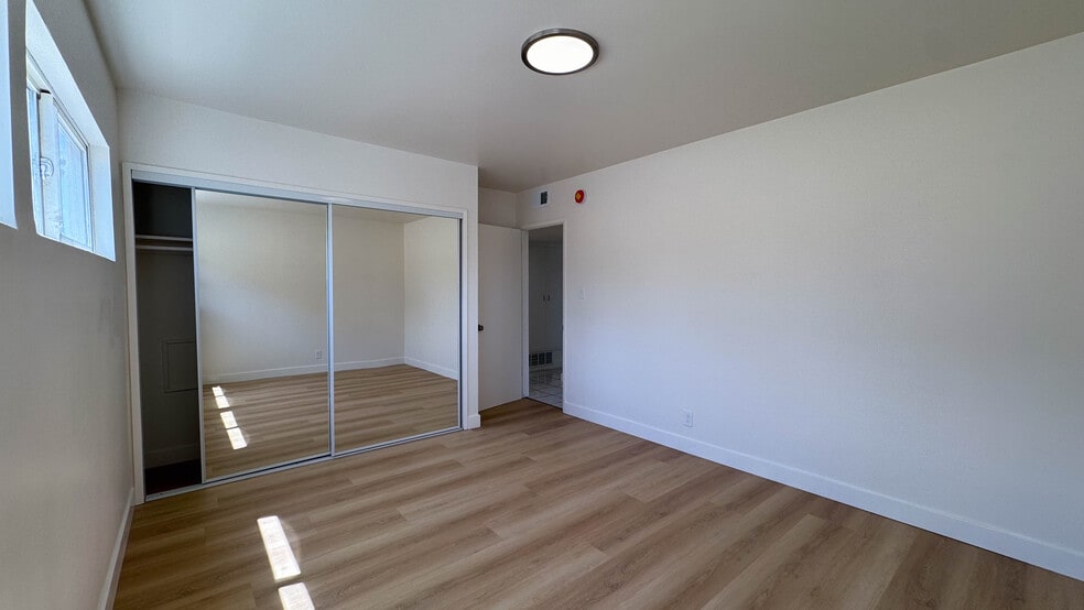 Building Photo - 716 Glenway Dr