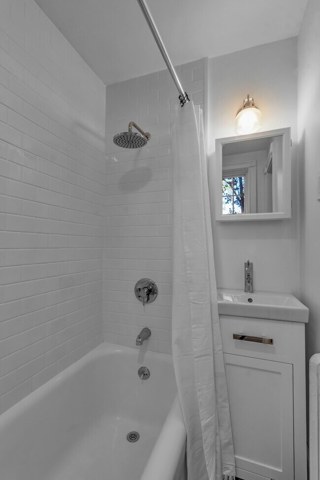 Building Photo - 23 Allen St