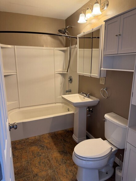 Building Photo - 115 Adams St