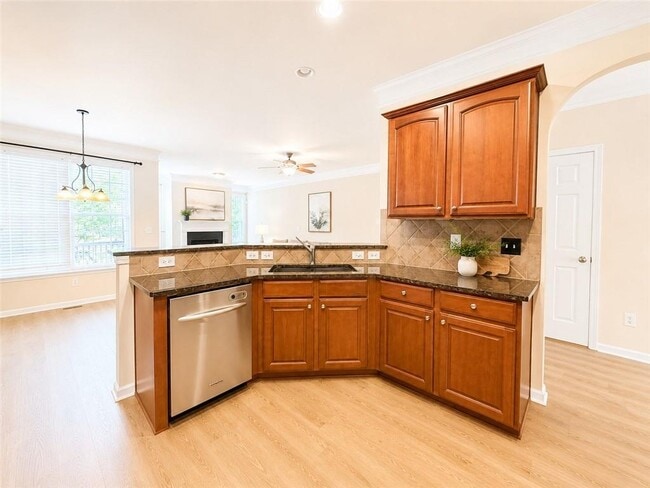 Building Photo - 6065 Cameron Pointe