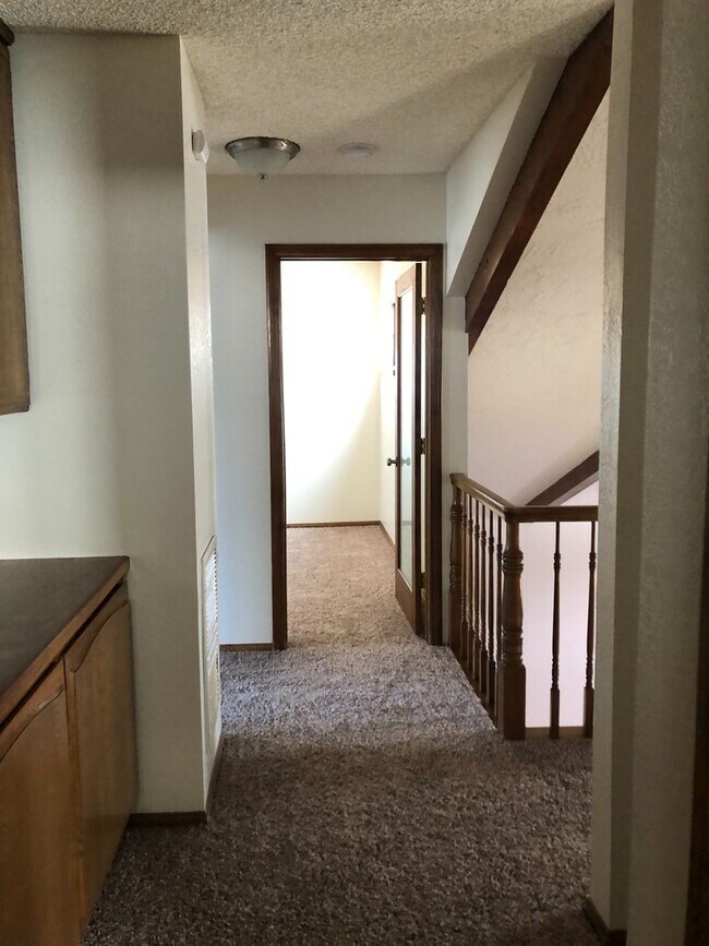 Building Photo - Spring Valley Lake Home