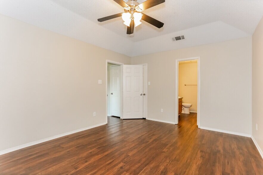 Building Photo - 10229 Dawson Trail