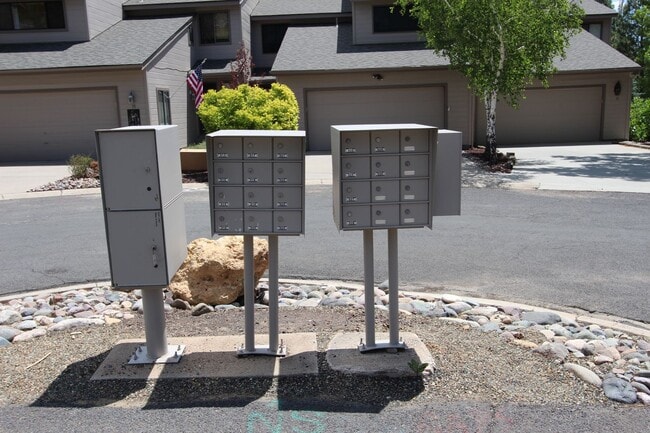 Building Photo - MOVE IN READY! Charming 2-Bedroom Townhome...