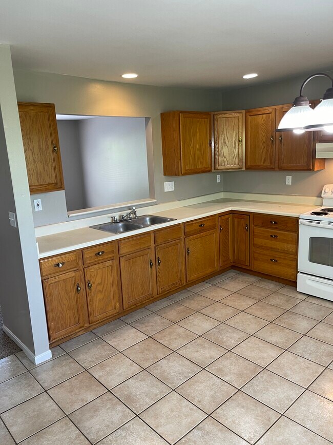 Building Photo - 6320 E Miami River Rd