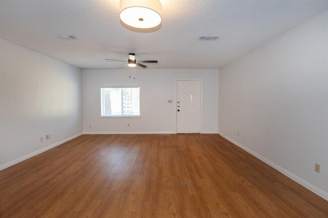 Building Photo - 608 Old Manchaca Rd