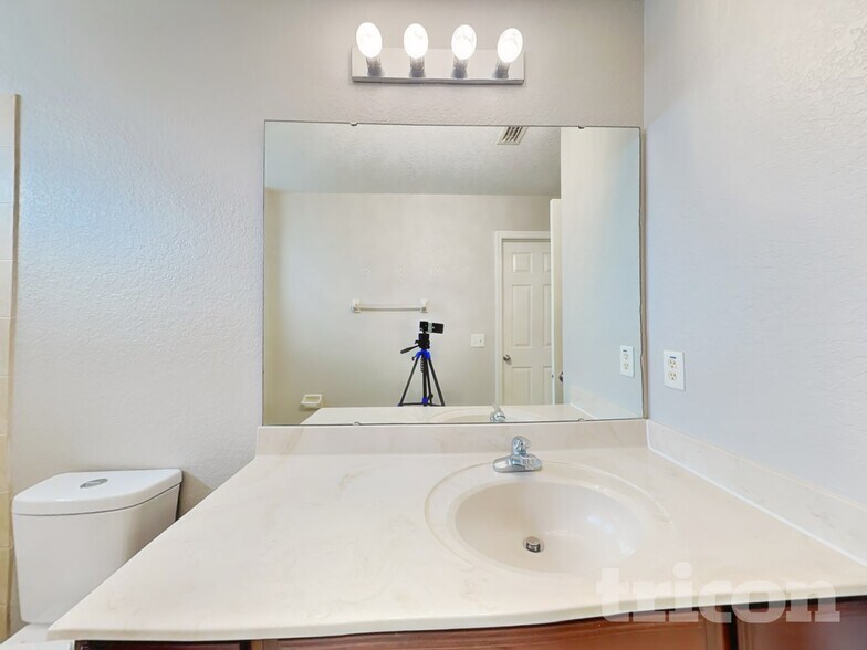 Building Photo - 243 Tower View Dr W