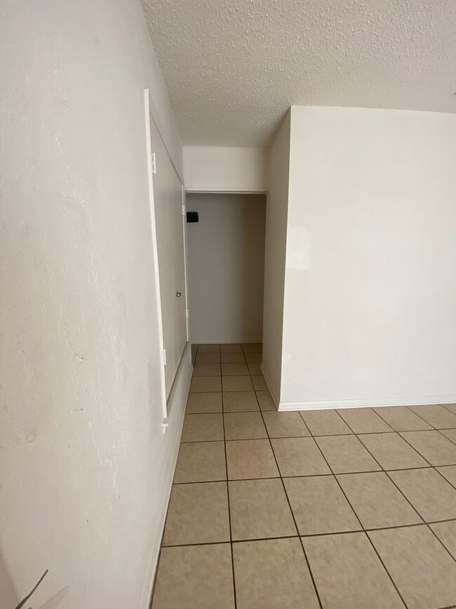 Building Photo - Duplex Homes 3/2/2