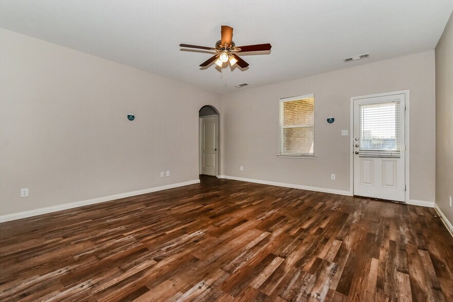 Building Photo - 341 Soap Tree Dr