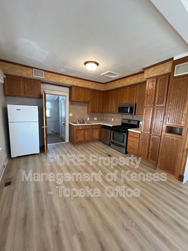 Building Photo - 430 NE Lime St