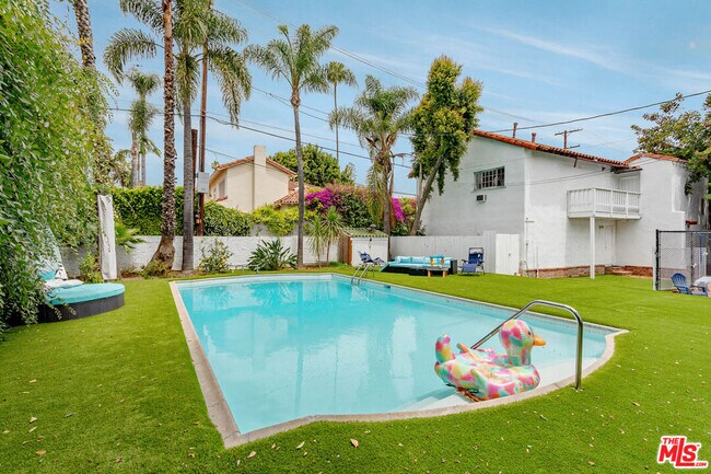 Building Photo - 508 N Canon Dr