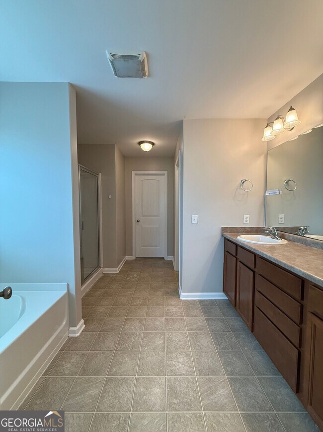Building Photo - 122 Brooklet Cir