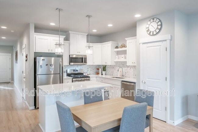 Building Photo - 5587 NW Torchcrest Pl