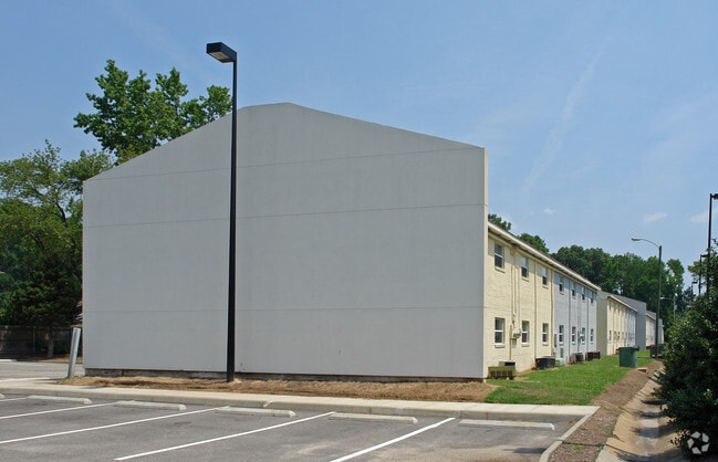 Building Photo - University Suites
