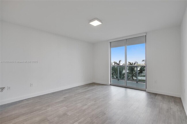 Building Photo - 1500 Bay Rd