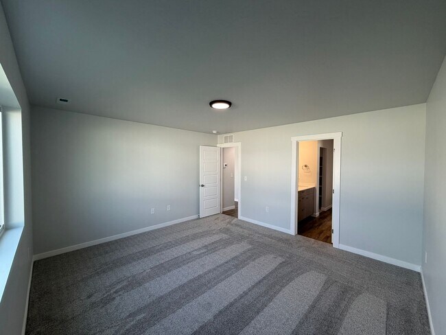 Building Photo - Brand new 3 bed 2 bath home with bonus roo...