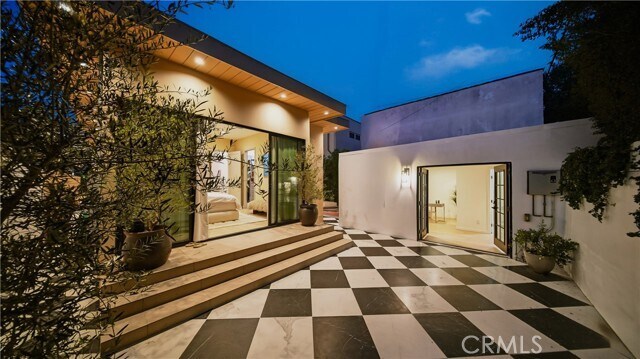 Building Photo - 8840 Ashcroft Ave