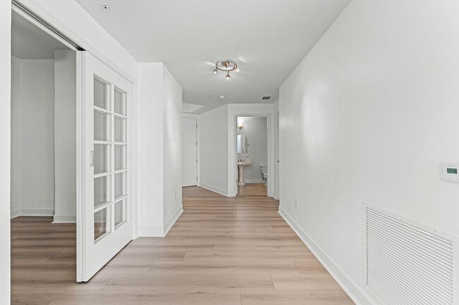 Building Photo - Sanctuary 1101