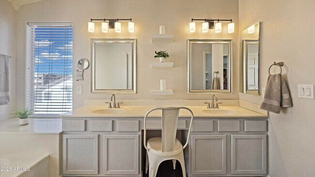 Building Photo - 13888 W Wilshire Dr