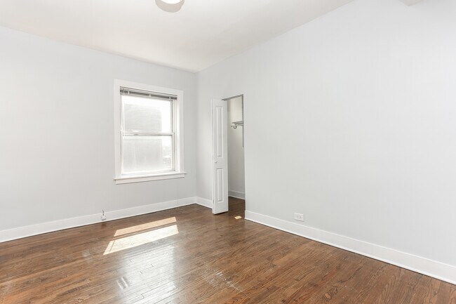 Building Photo - 2647 W Potomac Ave